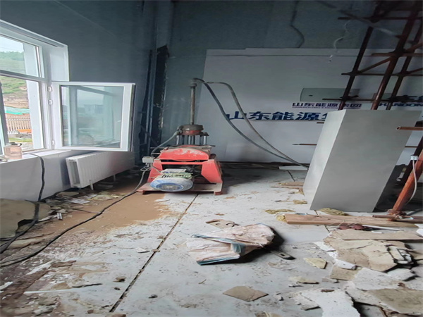 玛沁地基基础下沉墙体裂缝加固注浆顶升施工